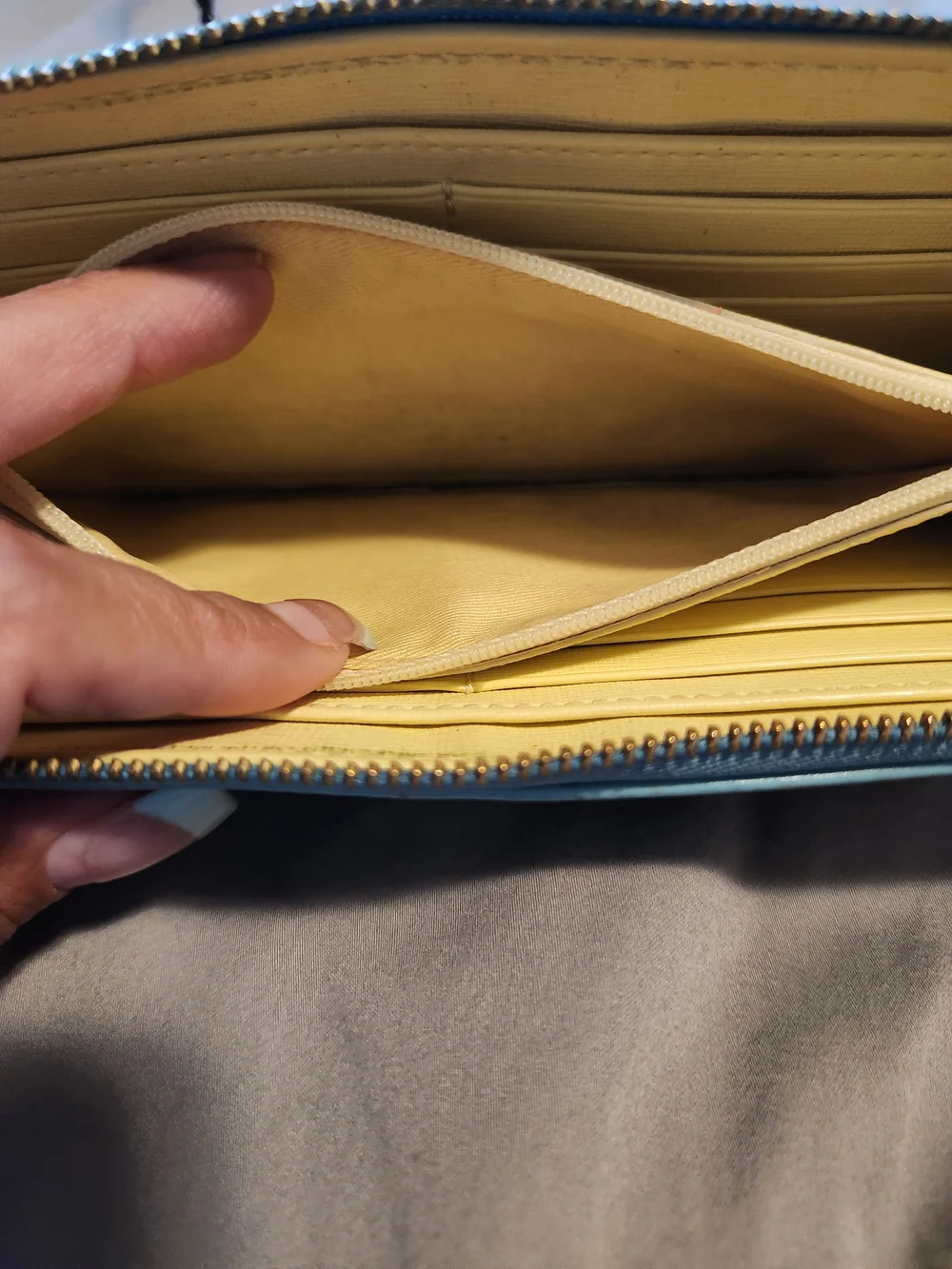 Fossil Women's Zip-Around Wristlet Wallet